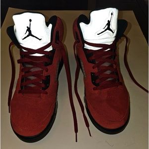 Jordan retro 5 cherry red normal wear and tear, excellent condition